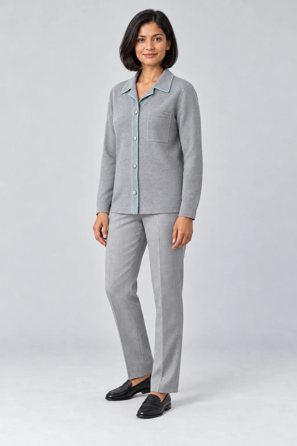 Vista de tres cuartos: Sobrecamisa gris ceniza