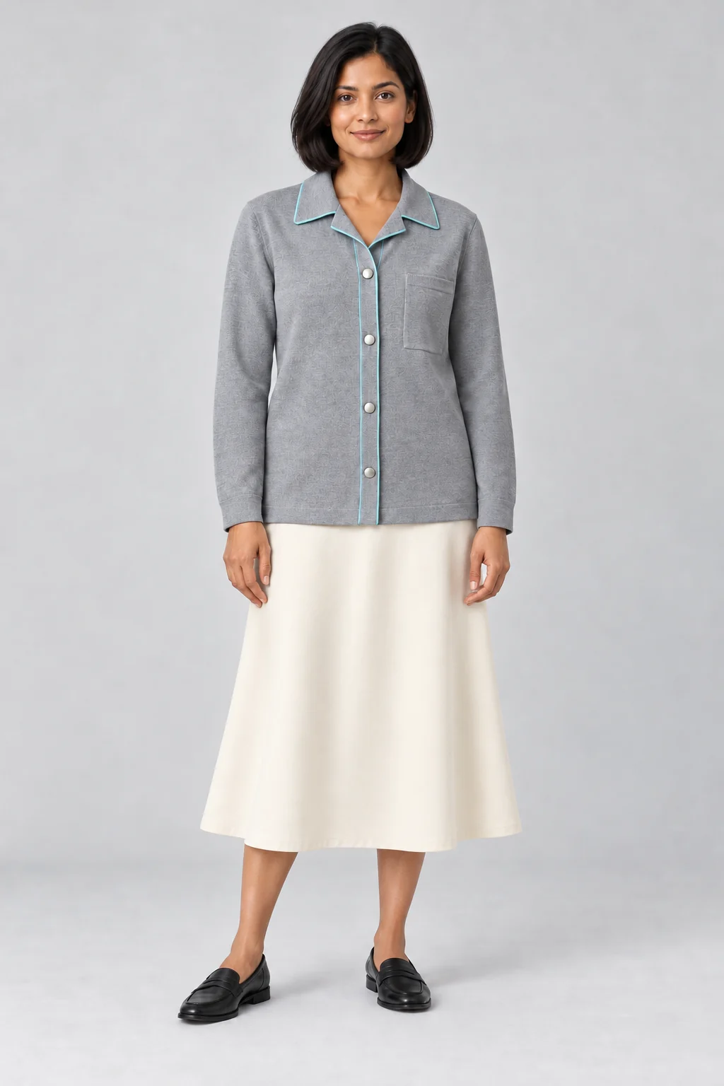 Combinación de prendas ilustrativa: Sobrecamisa gris ceniza + Falda midi marfil